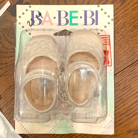 Christening/Baptism lace lined gown with matching bonnet and shoes - Picture 8 of 9